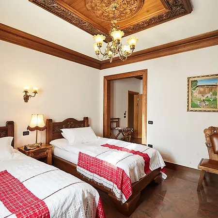 Brilant Antik טיראנה