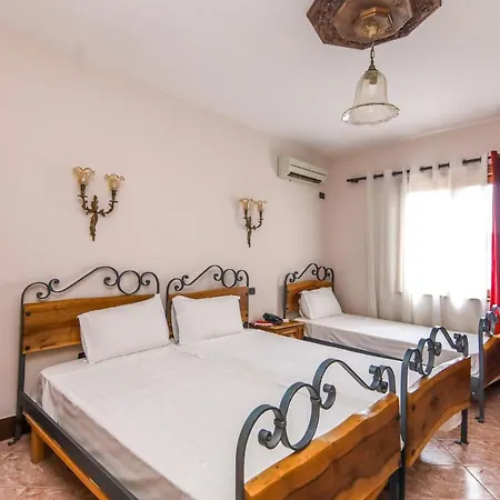 מלון Brilant Antik