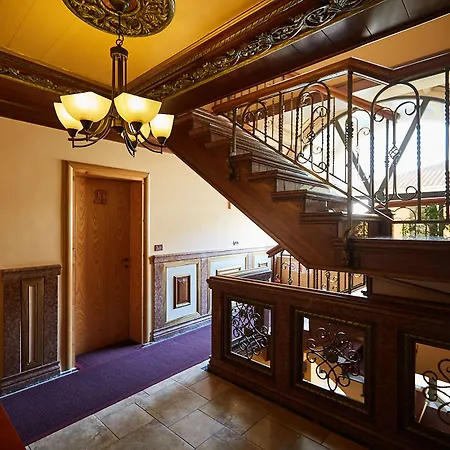 Brilant Antik טיראנה