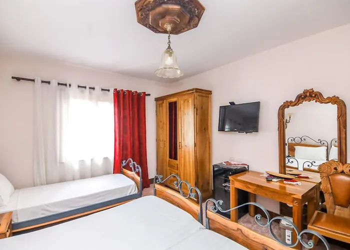 Brilant Antik 地拉那