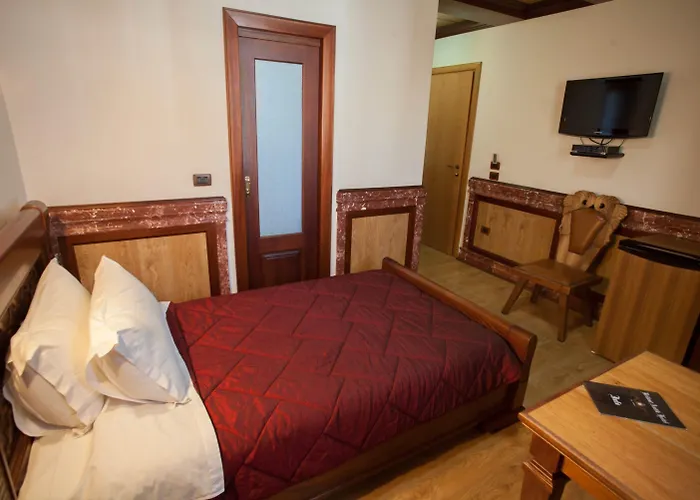 Brilant Antik 酒店 地拉那