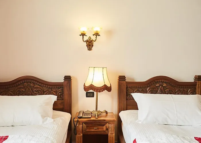 Brilant Antik 地拉那